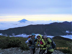 富士山に励まされて、稜線に立ちました。