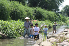 写ッセ　イベント部門賞 No.40835 青田川　魚釣りは楽しいね　大沢 幸子(上越市) 