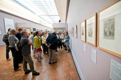 Visite de l’exposition Enquête sur le bagne. © Mathieu Le Gall.