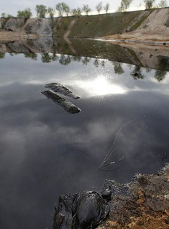 Imagen de la laguna conaminada (El País)