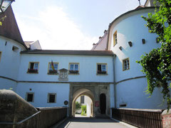 Schloss Wörth, Haupttor