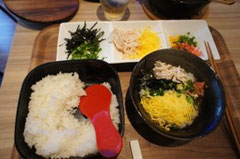 彩り豊かな鶏飯ランチです。