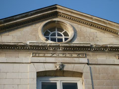 Fronton du château creuse somme