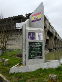 Il a fallu de nombreuses années pour que ce monument à la mémoire des Républicains espagnols qui participèrent containts à la construction de la base sous-marine soit érigé en 2012