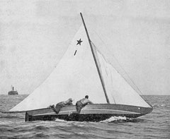 Az 1. számú sztár – 21 másikkal együtt – Isaac E. Smith port washingtoni műhelyében készült el 1910–11 telén. Ezen a képen már a rövid Marconi-árboccal látható 1923-ban. Fotó: Yachting, Morris Rosenfeld