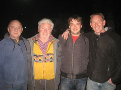 Ulf, Walter, Frank, Mario vorm Asyl Spas