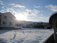 雪の蔵王から日が昇る