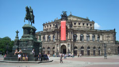 Dresden Blick auf Semperoper mit Reiterstandbild