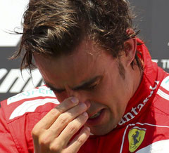 Foto: elpais.de, 24.06.2012, Fernando alonso auf dem Siegerpodest in Valencia, Formel 1