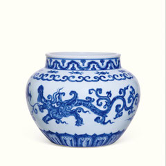 A Rare Imperial Blue and White Jar with Yinglong Design Ming Dynasty, Xuande Period © Shanghai Zhongxuan Auction