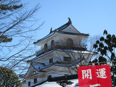 白石城が青空に映えます