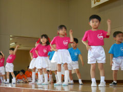 初披露となった保育園児の踊りの写真