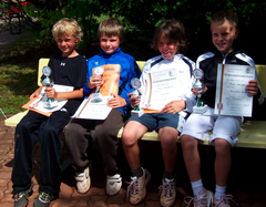 Kleinfeld-Sieger Jakob Cadonau, Benedict Bolz, Jona Kuhn und Maximilian Kempf (alle Weiß-Blau Aschaffenburg).