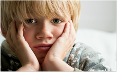 Sprachstörungen: Ihr Kind könnte sich gehemmt fühlen oder gehänselt werden. (© fasphotographic - Fotolia.com)
