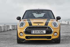 幅が1.7mを越えて3ナンバーになったMINI 小型車の代名詞だったのですが