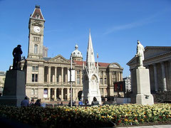 Birmingham Museum & Art Gallery, Chamberlain memorial fountain in the foreground