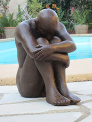 "l'homme assis" sculpture argile homme nu
