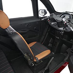 FROST ha sido diseñado con atención al detalle y ergonomía. Ventanas eléctricas y radio MP3 aseguran la comodidad del conductor y el pasajero.