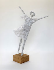 Filigrane Skulptur / mixed media - montiert auf geölten Sockel aus Eiche- Größe ca: 46 cm  - ohne Titel