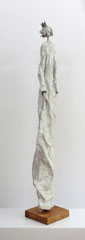 Große Königin-Skulptur aus Pappmache -  montiert auf Sockel aus geölter stabverleimter Eiche - Größe ca. 115 cm  - Titel: Nördliche Krone -verkauft-