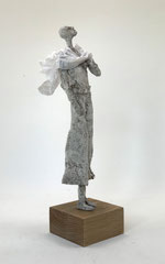 Monochrome  Skulptur - mixed media - Größe: ca.  38 x 13 x 10 cm- Titel: Träumender