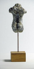Miniatur-Torso aus Pappmache - montiert auf Sockel aus Eiche -  Größe ca: 16 cm - ohne Titel -verkauft-