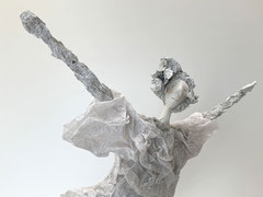 Filigrane Skulptur / mixed media - montiert auf geölten Sockel aus Eiche- Größe ca: 46 cm  - ohne Titel