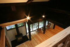小屋裏をぶち抜き、吹き抜けに。