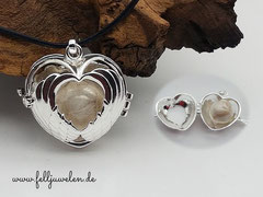 Bild 9:Herzanhänger (Grösse mit Öse 39mm) gefüllt mit einer Glasperle oder auch Fellperle ganz nach Wunsch. Preis:35 Euro