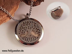 MO 12: Edelstahlmedaillon mit einem Baumornament. Grösse 30mm. Preis: 52 Euro