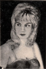 08 Mädchenbildnis, blond, rotes Kleid - Öl auf Papier, 39x27cm (12.1962) - nach einem Foto - verschenkt