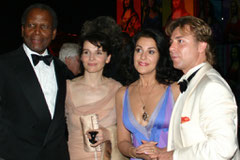 Juliette BINOCHE,  Sidney POITIER et Roberto ALAYA  - Festival de Cannes  2006 © Anik COUBLE