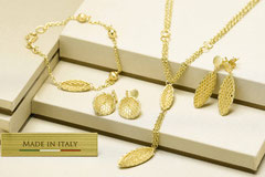 左．K18ﾌﾞﾚｽﾚｯﾄ　　左中．K18ﾋﾟｱｽ　　右中．K18ﾈｯｸﾚｽ　　右．K18ﾋﾟｱｽ