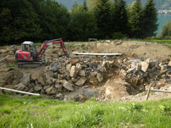 Jetzt können wir mit der Natursteinmauer beginnen