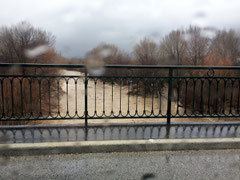 Philippe : Pont reliant St Jean pla de Corts à Maureillas un jour de crue