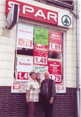 Ernst und Verena Bötte bei der Schließung am 31.5.2005