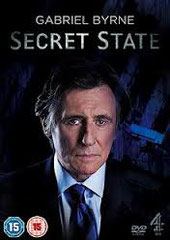 SECRET STATE Channel Four - 2012 - GB •  Studio de doublage : Imagine •  Direction artistique : Catherine Brot •  4 épisodes sur 4 •  Diffusion : ARTE