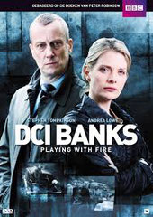DCI BANKS<br> ITV - 2013-2016 - GB<br>Studio de doublage : Nice Fellow<br>Direction artistique : Catherine Brot  <br>ou Jean-Pascal Quilichini<br>4 épisodes unitaires<br>Diffusion : ARTE