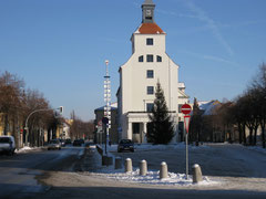 Rathaus mit Weihnachtsbaum