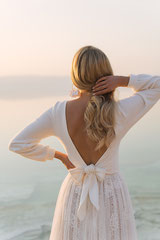Brautpullover Rückansicht mit Rückenausschnitt von DAMA Couture für Brautkleider