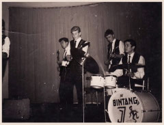 THE BINTANGS 1962-1963 - vlnr: James Schwab, Piet Maas, Arti Kraaijeveld, Meine Fernhout en Jimmy Jansen