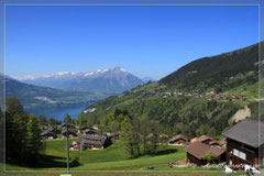 Hinunter auf den Thunersee und rechts auf den Beatenberg