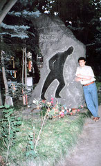 Nazım’ın mezarı başında (1991 – Moskova)