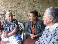 Angeles,Lía y Raquel-Las mayores del pueblo