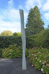 I Have Seen Bright Light in The Sky / 2012 / 40 x 100 x 420 cm / Eiche, Oelfarbe