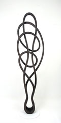 Aura / 2022 / 53 x 14 x 195 cm / Eschenholz geflammt
