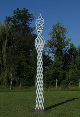 Frieden / 2015 / 50 x 15 x 480 cm / Eschenholz geflammt, Oelfarbe