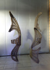 Turn around I und II / 2010 / je 50 x 50 x 220 cm / Eschenholz gefalmmt, Ölfarbe
