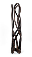 Flow VII / 2020 / 36 x 36 x 182 cm / Eschenholz, geflammt