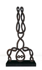 Kopfsteher / 2020 / 12 x 5 x 21 cm / Eschenholz, geflammt / Auftrag
